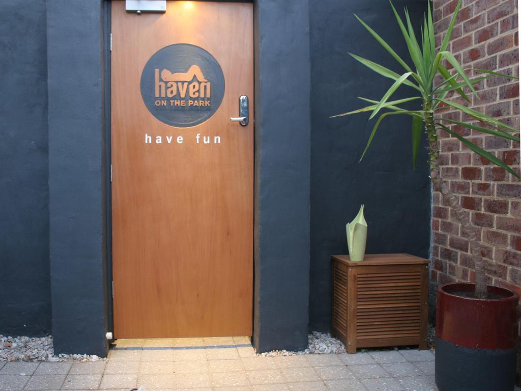 Hotel Haven On The Park Perth Exterior foto