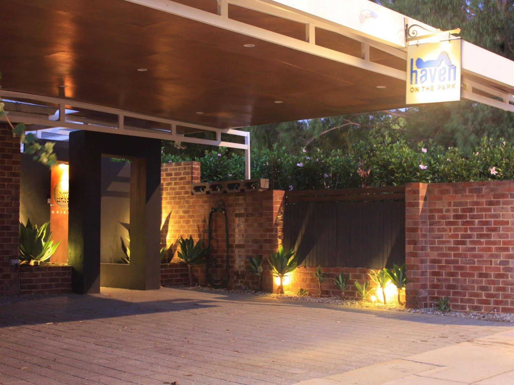 Hotel Haven On The Park Perth Exterior foto