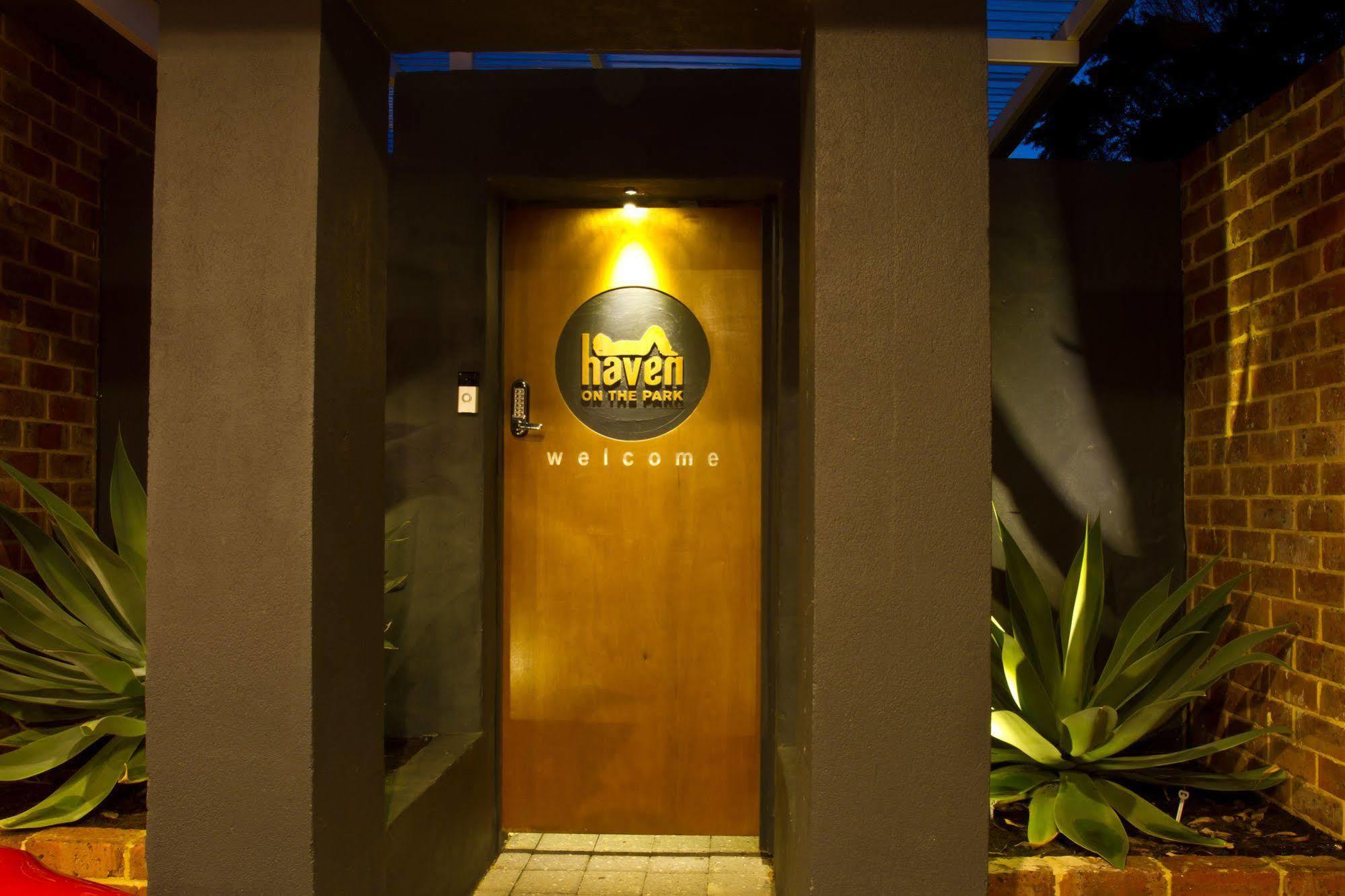 Hotel Haven On The Park Perth Exterior foto