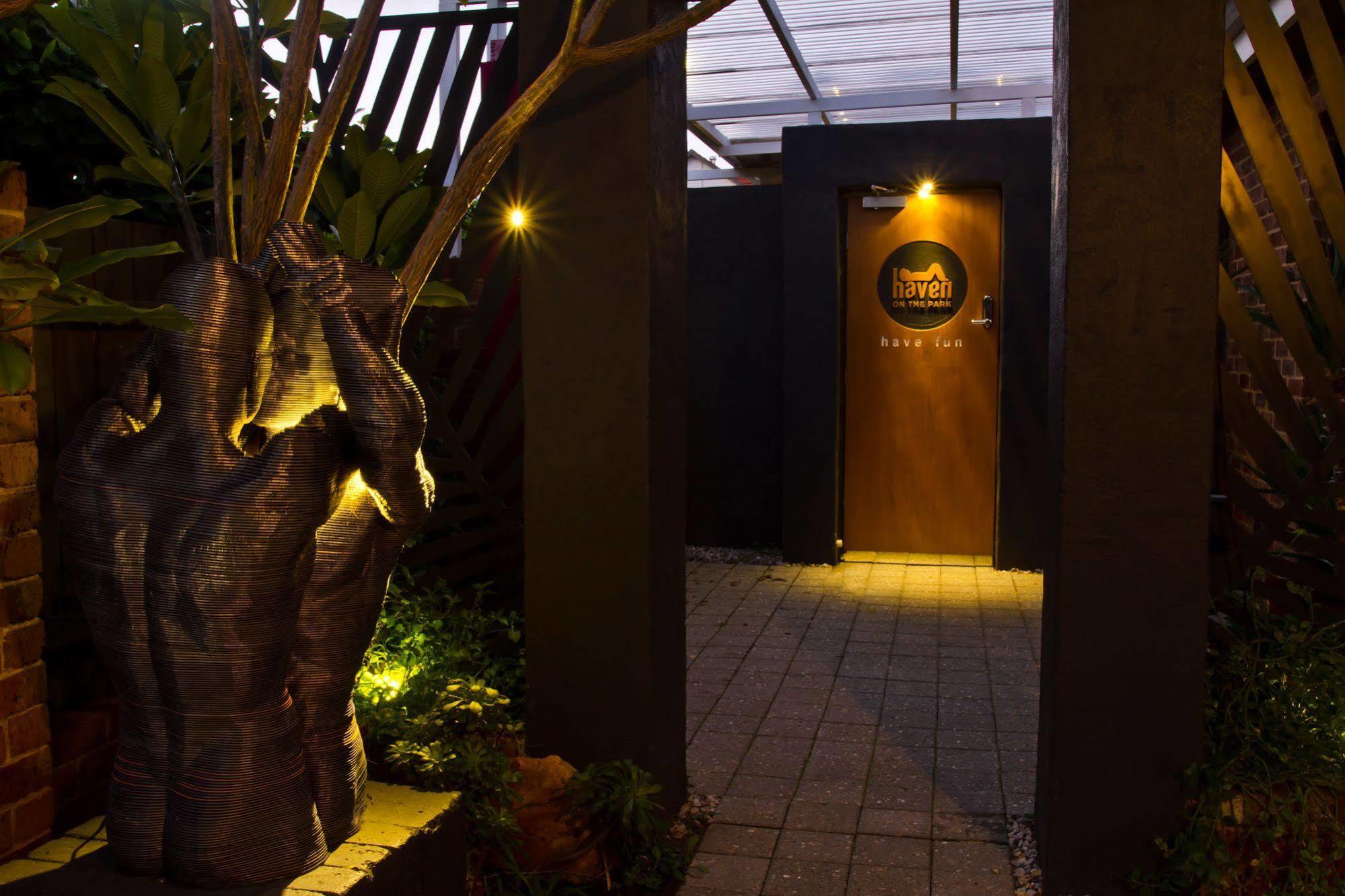 Hotel Haven On The Park Perth Exterior foto